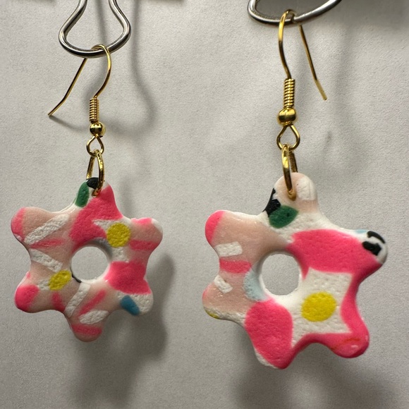 ❤️3 for $15❤️ Handmade clay earrings Barbie pink abstract - Picture 2 of 2